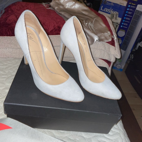 Ice grey suede - Picture 2 of 8